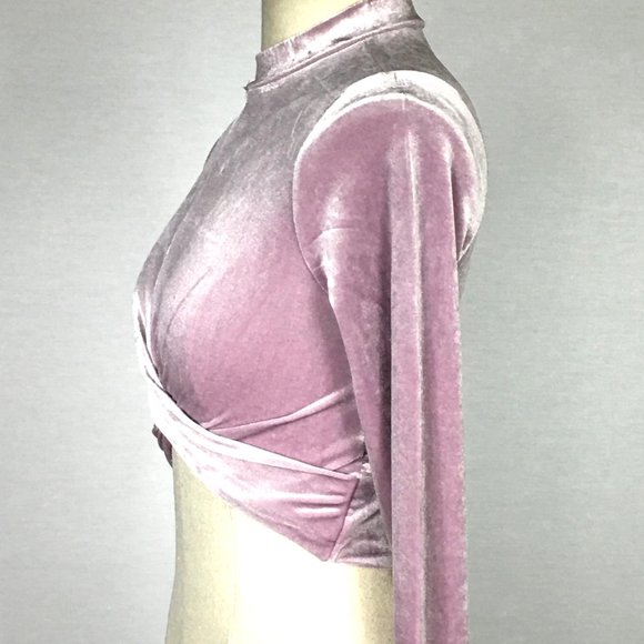 🌺3/$15🌺NWT For21 Lavender Stretch Velvet Crop - Picture 3 of 5